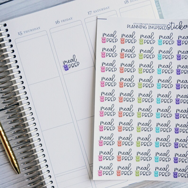 Puede incluir: Un juego de tres tazas de cer&aacute;mica con un acabado moteado y mate. Las tazas son de color crema, gris claro y gris oscuro. Cada taza tiene un dise&ntilde;o simple y minimalista y un asa redondeada. Las tazas est&aacute;n apiladas.