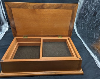 Vintage Solid Wood Dresser Box. Felt Lined Jewelry/Trinket Box with Sliding Tray