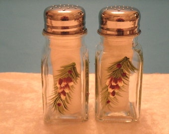 PINECONE salt and pepper shakers