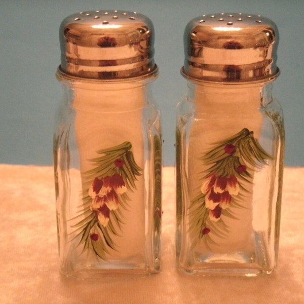 PINECONE salt and pepper shakers