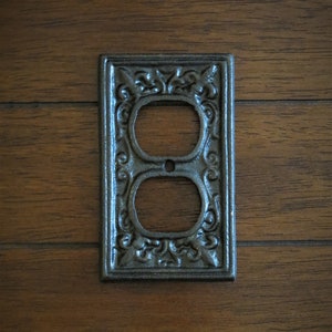 Decorative Electrical Outlet Plate / Oil Rubbed Bronze or Pick Color / Plug In Cover Socket / Fleur de lis Cast Iron / Parisian Apartment