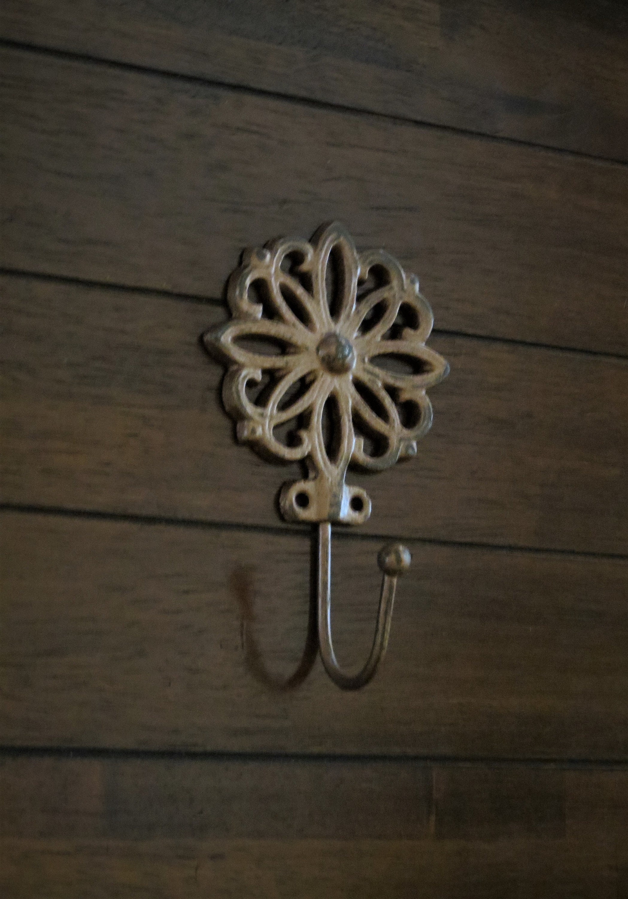 Flower Wall Hook / Shabby Cottage Chic Decorative Cast Iron Hook / Aged  Copper or Pick Color / Scarf Jewelry Hanger / Bathroom Towel Hook 