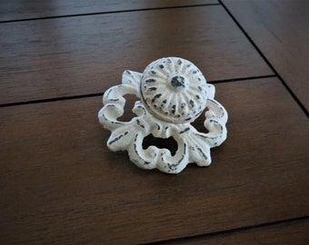 Boutons en fonte ornés blanc crémeux ou choisissez parmi plus de 40 couleurs / Cottage Chic Dresser Drawer Pulls / Furniture Knobs / Cabinet Door Pulls