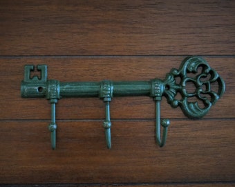Key Holder / Hunter Green or Pick  Color / Skeleton Key Rack / Metal Wall Hook / Key Hanger / Kitchen Foyer Entrance Hook /  Vintage Style