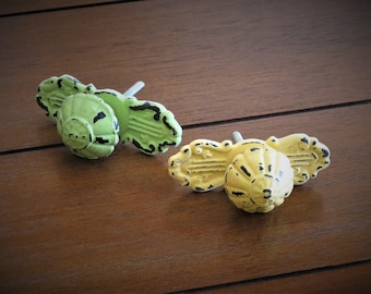 Cottage Chic Dresser Drawer Knob / Cabinet Knobs / Pick Your Color / Antiqued Vintage Retro Style / Shabby Chic Dresser Drawer Pull / Handle