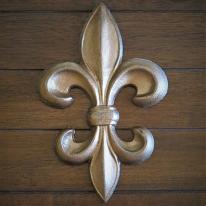 Decoración de pared Fleur de Lis / Signo de pared de hierro fundido / Decoración de pared estilo casa de campo francesa / Colgante Fleur de Lis / Cobre envejecido o color de selección