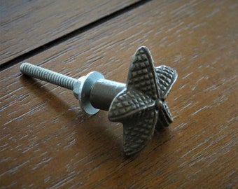 Antique Bronze Starfish Knob / Nautical Decor / Furniture Knob / Metal Handle /  Coastal Sea Beach Accent / Bathroom Cabinet Knobs