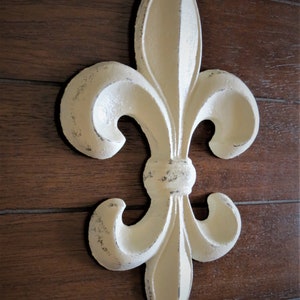 Décoration murale fleur de lys pour ferme / blanc crème ou choix de couleur / décoration murale en fonte / appartement à Paris / oeuvre d'art en métal de style campagnard français