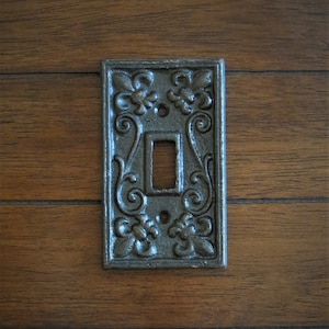 Oil Rubbed Bronze Light Switch Cover / Or Pick Color / Cast Iron Switchplate / Shabby Cottage  Chic Farmhouse Wall Decor / Fleur de lis