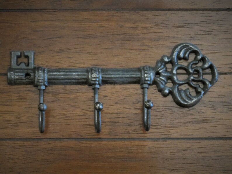 Entrance Foyer Front Door Key Hanger Rustic Vintage Wall Image 0