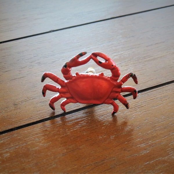 Crab Knob / Nautical Beach Cottage / Dresser Drawer Knob / Red Furniture Hardware / Cabinet Door Handle / Sea Accent / Bathroom Decorating
