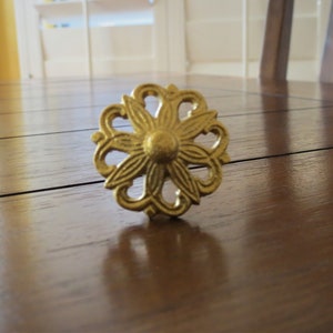 Cottage Chic Knobs / Drawer or Desk Knobs / Dresser Drawer Pulls / Gold Knobs / Shabby Chic Style / Cabinet Handles