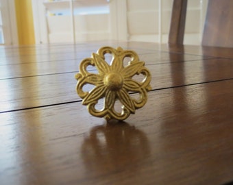 Cottage Chic Knobs / Drawer or Desk Knobs / Dresser Drawer Pulls / Gold Knobs / Shabby Chic Style / Cabinet Handles