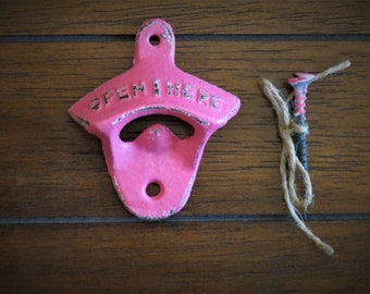 Apribottiglie in ghisa rosa shocking: decorazione da caverna per uomini ispirata al vintage