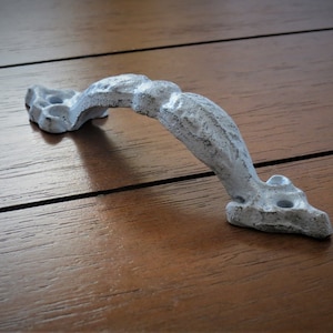 Leaf Motif Handle / Cast Iron Hardware / Dresser Drawer Door Cabinet Pull / Pale Blue or Pick Color / Vintage Rustic Cottage Chic Farmhouse
