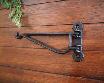 Wall Hook Vintage Style Black Metal Iron Hanger Garden Wall Mounted Large Projection Hook for Hanging Decorations Wind Chimes Plants Baskets