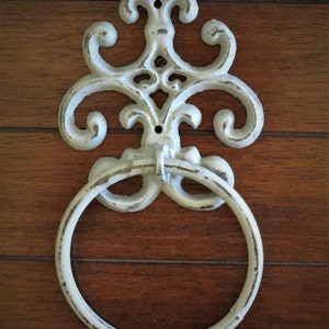 Farmhouse Towel Ring / Light Grey or Pick Color Towel Hanger / Iron Metal Door Knocker / Cottage Chic Bathroom Decor / Fleur de Lis Design