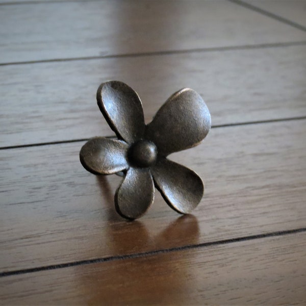 Bronze Blumenknopf / Möbelknauf / Metallknopf / Möbelbeschläge / Schubladenschrank