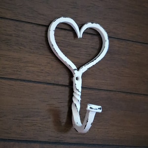 Gancho de pared del corazón / Gancho de toalla de baño / Blanco antiguo o color de selección / Percha / Llaves, collares, soporte para diademas / Decoración romántica