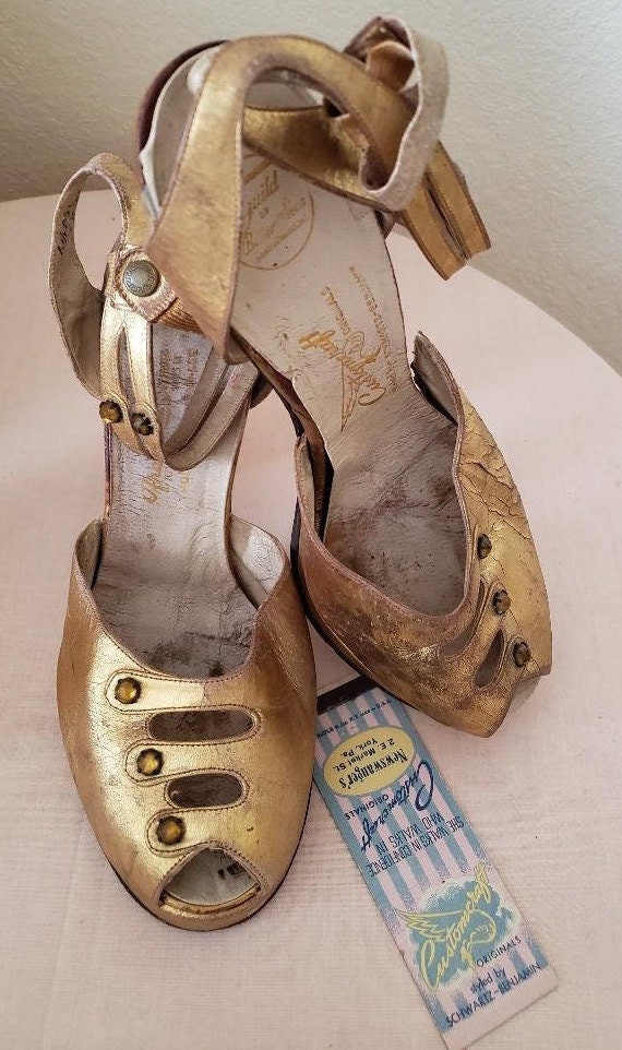 S A L E!  1940s Platform Shoes*Customcraft Origina