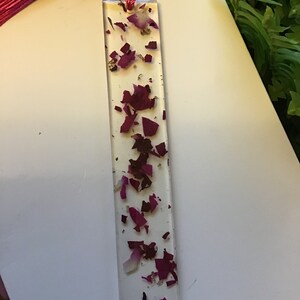 Lesezeichen echte getrocknete Rosenblüten