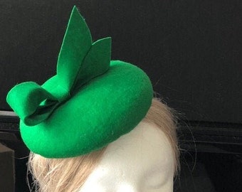 100% Merino Wool Fascinator Hat - Emerald Green Bow hat, pillbox hat, round wool fascinator