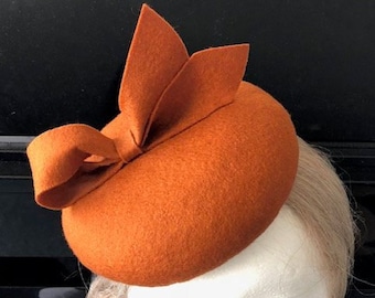 Fascinator Hut aus 100% Merino Wolle - Rost, Orange Rost, Pillbox Hut, Pillbox Hut, Woll Fascinator, Herbst Fascinator, Erntedank