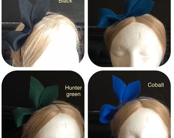 カスタムカラーのエレガントでシックなウールフェルトの大きなリボンのヘッドバンド、ヘアクリップ、夜のお出かけ、パーティー、結婚式、女性や女の子向け