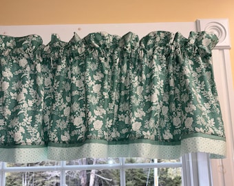 Mint Green Floral Valance, White Flower Curtain Topper, Cottagecore Kitchen Window Treatment, Handmade Rod Pocket Custom Cottage Home Décor