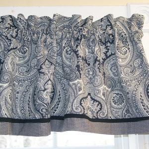 Donkerblauwe paisley-volant – 17 x 54 inch | Ralph Lauren-stof | Op maat gemaakte raambekleding en gordijnstoppers Gordijnen Woondecoratie Custom Jobs