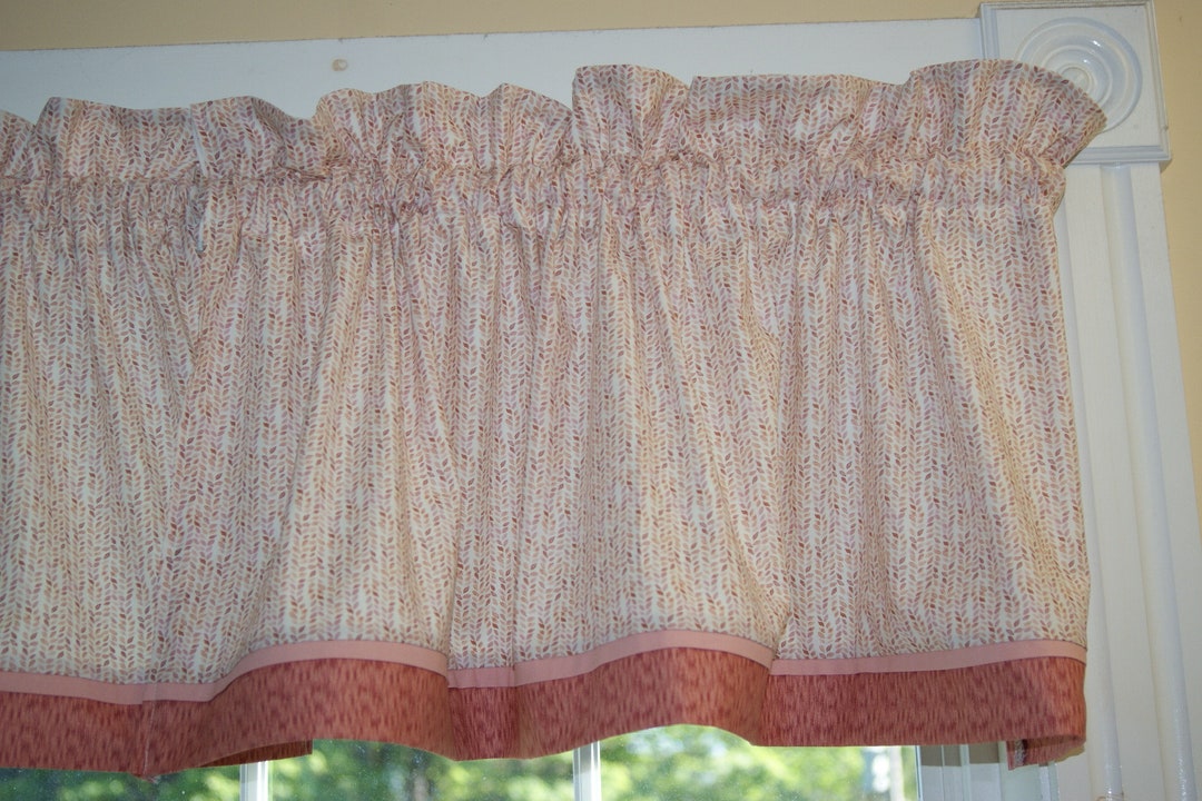 Pale Pink Orange White Valance Leaves Windham Fabrics Birdsong 17 X 44