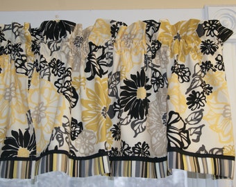 Cenefa de tela Richloom con diseño floral, color amarillo, negro, dorado, gris y crema, de 17 x 44 pulgadas, ideal para decoración de ventanas, cortinas, trabajos personalizados y decoración del hogar.