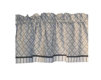 Waverly Inspirations Grau-Weißer Floral Volant 17x44 - Handgefertigter Fenstertopper für Küche, Bad oder Wohnzimmer