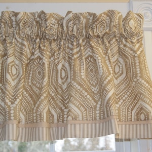 Tan Beige Weiß Medaillon Volant - Richloom Hexagon Print Vorhang - 17x44 Handmade Bauernhaus Fensterbehandlung Benutzerdefinierte Aufträge