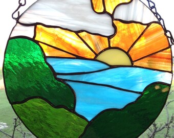 Sunrise Stained Glass Sucatcher hecho a mano