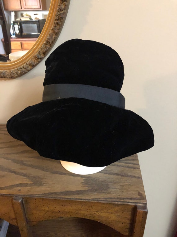 Vintage 1950's Gimbals Black Velvet Hat