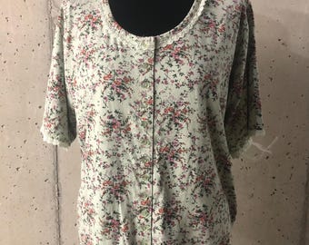 Camiseta corta con estampado floral verde con detalle de encaje y botones para mujer de Croquet Club Plus, estilo vintage Y2K de los años 90, talla grande, para mujer, talla 18W/38