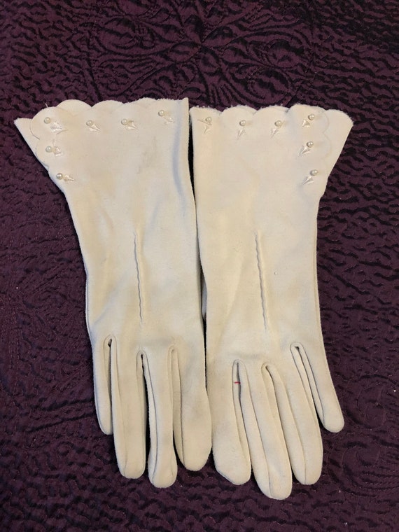 Vintage Cream Gloves with Seed Bead Accents