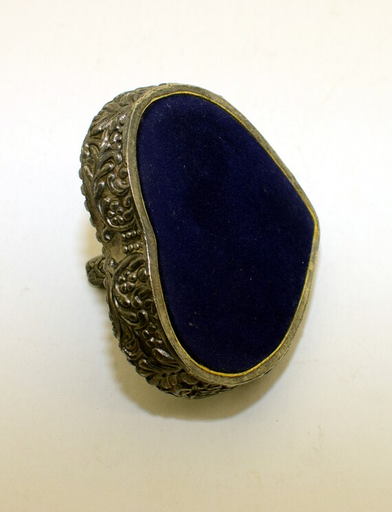 Vintage Ornate Vanity Pewter/Silver Ring Holder - image 3