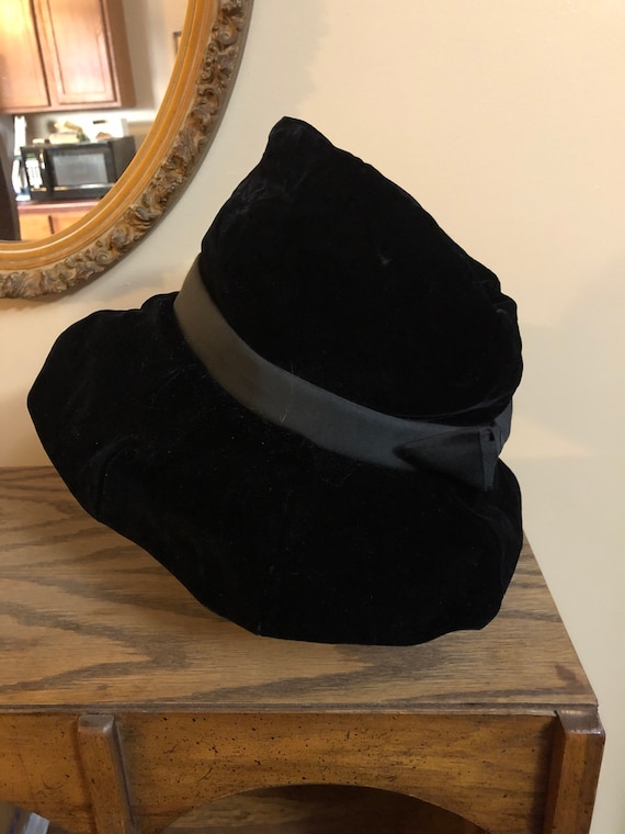 Vintage 1950's Gimbals Black Velvet Hat - image 2