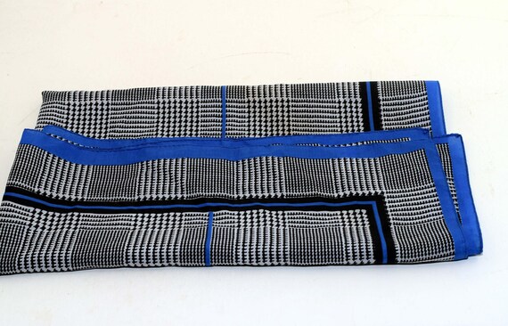 Honig Scarves Vintage 1970s 1980s Women's Black, Gray, Cobalt Blue Houndstooth Patterned Polyester Large Square Scarf - Made in Italy View 3