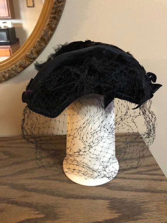 Vintage 1950's Black Velvet and Feather Hat - image 2