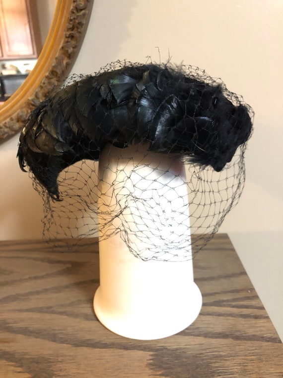 Vintage 1950's Black Velvet and Feather Hat - image 6