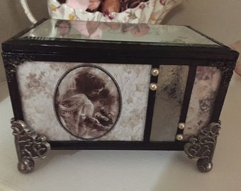 Monogrammed stained glass customized women's mothers day memory keepsake box