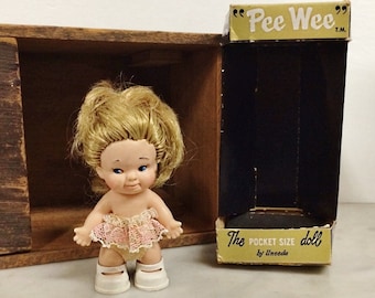 ViNTAGE 1966 UNEEDA PEE WEE DoLL, MiNI 3-1/2" ToY DoLL, PoCKET SiZE BlONDE Blue EyED RuBBER Baby DoLL, WoMEN's CoLLECTIBLES, ViNTAGE Toys