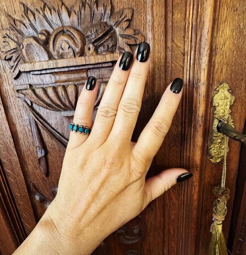 This ZUNI SNAKE EYES RiNG is kinda fabulous.  It came out of a Tucson trading post and is a Fred Harvey era Treasure!  It's sterling and has 5 turquoise snake eyes.  Tiny round raindrops adorn  the sides of the ring.  Size 4-1/2.  Original patina left.

ZUNI SNAKE EYES is a masterful lapidary style originally developed by Zuni Pueblo artists around the 1930s and 1940s. It's one of the most incredibly labor-intensive and meticulous techniques in Native American jewelry making.