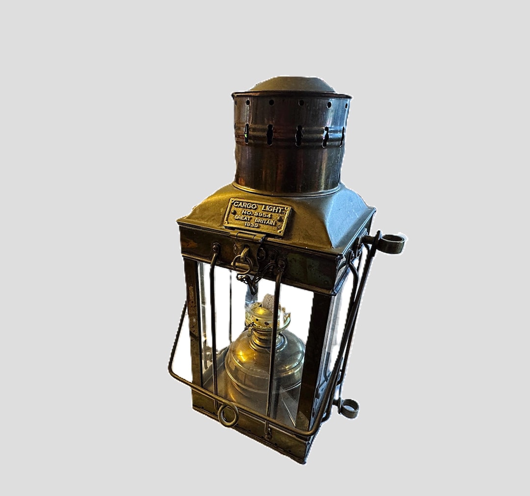 BRASS CARGO LIGHT No. 3954, Great Britain 1939, Vintage Oil Lamp