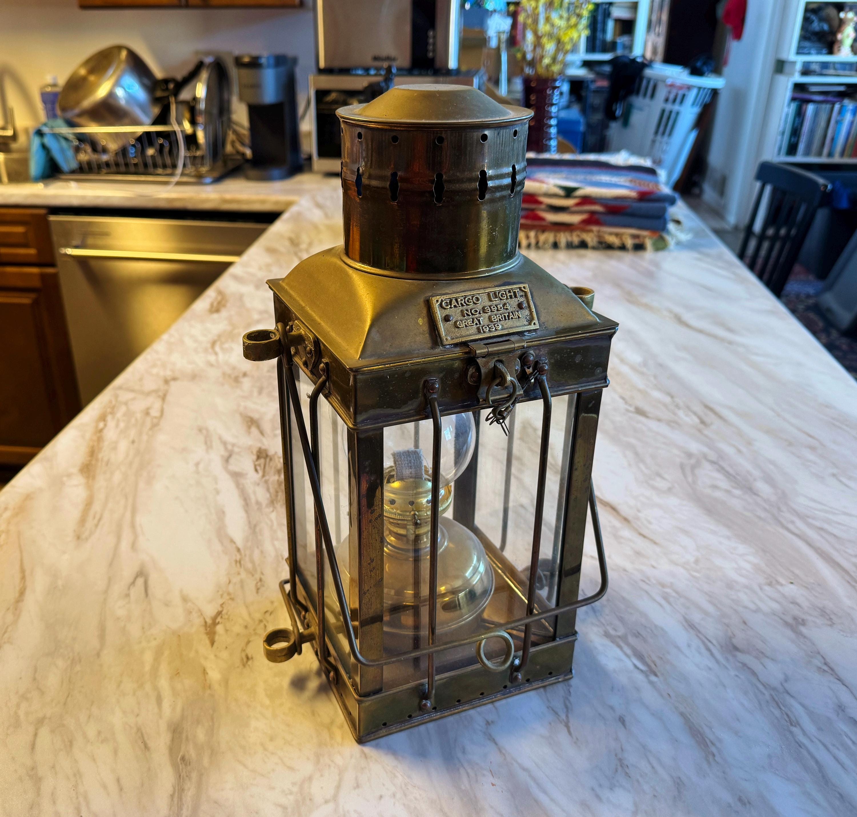 BRASS CARGO LIGHT No. 3954, Great Britain 1939, Vintage Oil Lamp