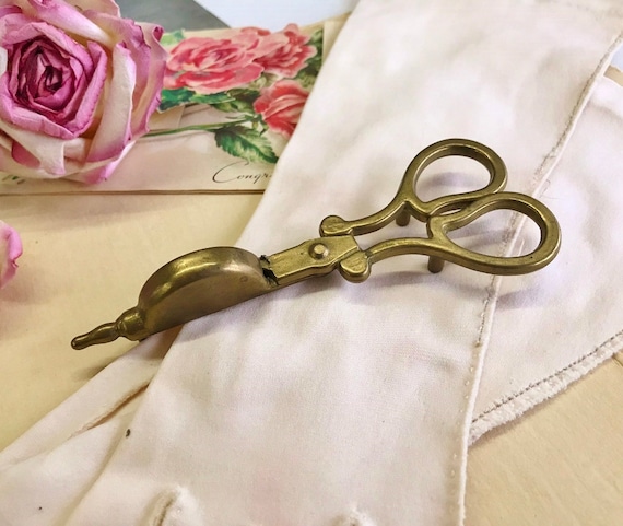 Vintage BRASS CANDLE SNUFFER Scissors, Footed Wick Extinguisher or Douter Tool, Brass Home Decor, Photography Prop, Gothic Look, Mytesoros