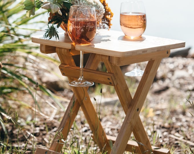 Personalised Picnic Table Set – Custom Outdoor Bamboo Table with Engraved Wine Glasses – Gift for Birthday, Mother’s Day or Christmas